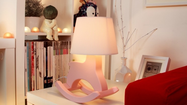 โคมไฟม้าโยก