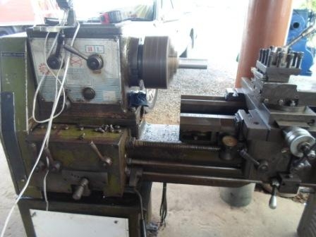 เครื่องกลึง  5 ฟุต 3 เพลา เกียร์บล็อก ยี่ห้อ ชิงฟง พร้อมใช้งานได้ทันที 69,000