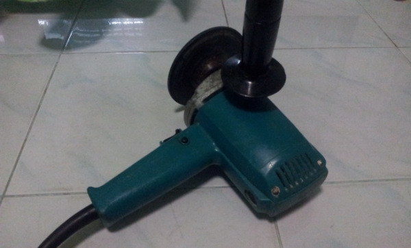 เครื่องขัดสี  makita 9215SB สภาพเดิมๆครับ พร้อมใช้งาน