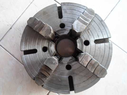 4 จับ แท่นกลึง ขนาด  12  นิ้ว พร้อมใช้ 4,000 จัดส่งให้พร้อม สภาพสวย ๆ  ด่วน !!!!!!