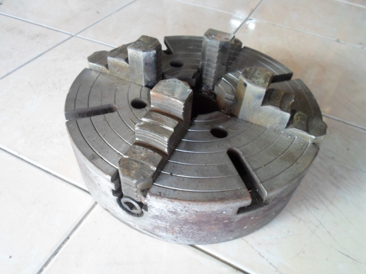 4 จับ แท่นกลึง ขนาด  12  นิ้ว พร้อมใช้ 4,000 จัดส่งให้พร้อม สภาพสวย ๆ  ด่วน !!!!!!