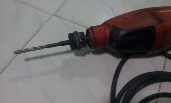 สว่านโรตารี่ ยี่ห้อHELTI รุ่น TE1 สภาพพร้อมใช้งานครับ สว่านโรตารี่ ยี่ห้อHELTI รุ่น TE1 สภาพพร้อมใช้งานครับ