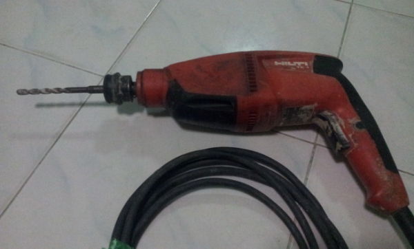 สว่านโรตารี่ ยี่ห้อHELTI รุ่น TE1 สภาพพร้อมใช้งานครับ