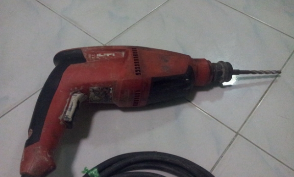 สว่านโรตารี่ ยี่ห้อHELTI รุ่น TE1 สภาพพร้อมใช้งานครับ สว่านโรตารี่ ยี่ห้อHELTI รุ่น TE1 สภาพพร้อมใช้งานครับ