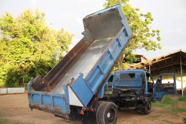 ขายด่วน รถบรรทุก 6 ล้อ ISUZU NPR115