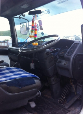 รถหกล้อติดเครน3ตันเครื่ิง195แรงม้า เบรคทิฟฟี่ พวงมาลัยพาวเวอร์ แอร์เย็นฉ่ำ คัสซีใหญ่ตลอดสวยมากไม่มีบวม เครนติดมาใหม่ใช้น้อย ยาว6.20เมตร หัวเก๋งไม่มีผุ ทะเบียนพร้อมโอน