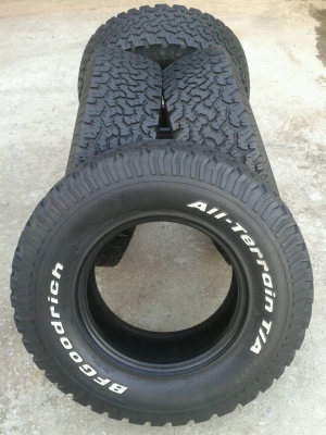 ขาย ยางMud MAXXIS 764 ขนาด265/75R16พร้อมล้อหยดนำ้16x8-28