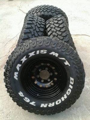 ขาย ยางMud MAXXIS 764 ขนาด265/75R16พร้อมล้อหยดนำ้16x8-28