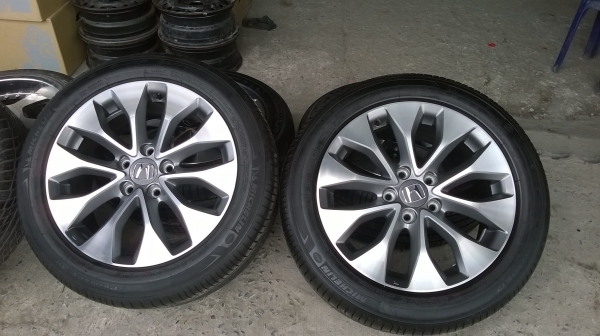 ล้อ hondaขอบ17พร้อมยางป้ายแดงชุดละ28500