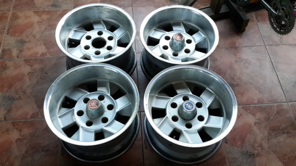 ขายล้อแม็ก 6 รู กว้าง 8.5 นิ้ว