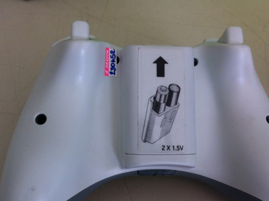 เครื่องเล่นเกม XBOX 360 สีขาวพร้อมจอยไร้สาย2อันอุปกรณ์ครบ
