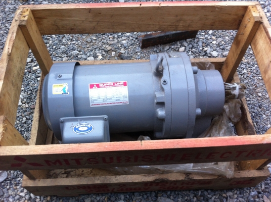 มอเตอร์เกียร์ทด mitsubishi ขนาด 2 แรงม้า 3 เฟส ต่อใช้ไฟบ้านได้ด้วย 220 -420 V. หมุนที่ 43 รอบต่อนาที เป็นแบบโครงสร้างเหล็กแข็งชนิด IP 55 สภาพพร้อมใช้ เสียงเงียบ