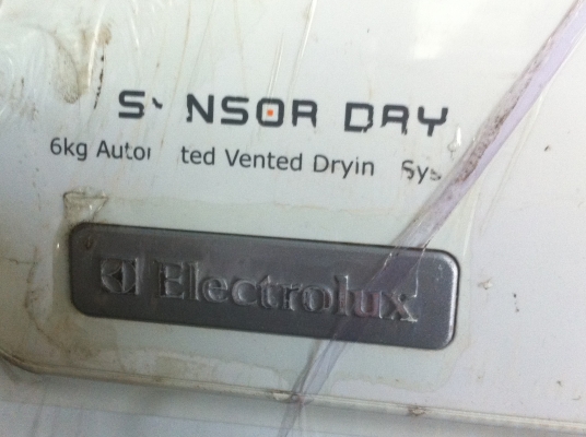 เครื่องอบผ้า electrolux ขนาดความจุ 6 กก. มีเซ็นเซอร์ ตรวจจับการทำงาน ตั้งโปรแกรมการทำงานได้หลายแบบ