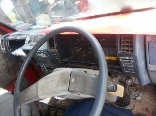 รถอีซูซุ 4 ล้อ  88 แรงม้า. ปี 36  สนใจติดต่อ 081 - 6079515