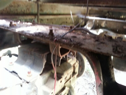 รถอีซูซุ 4 ล้อ  88 แรงม้า. ปี 36  สนใจติดต่อ 081 - 6079515