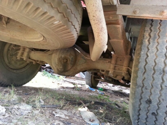 รถอีซูซุ 4 ล้อ  88 แรงม้า. ปี 36  สนใจติดต่อ 081 - 6079515