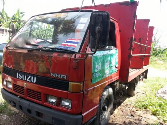 รถอีซูซุ 4 ล้อ  88 แรงม้า. ปี 36  สนใจติดต่อ 081 - 6079515