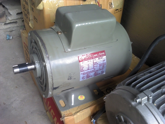 มอเตอร์1 แรงม้า mitsubishi 1 เฟส 220 V. ออกตัวขับได้ดีมีคาปาซิเตอร์ 2 ตัว เป็นแบบโครงสร้างเหล็กแข็ง สภาพพร้อมใช้