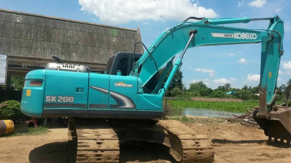 รถแบคโฮ KOBELCO SK200 M8 SUPER เลขชั่วโมง 3,000 ชั่วโมง ค้างอีกหนึ่งล้านบาท เพียง ๑๑ เดือน กับ บริษัท อริยะ.