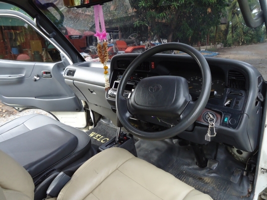 รถตู้  Toyota  hiace  เครื่องดี  แก๊ส lpg หัวฉีด ขับดี ประหยัด  เครื่องยนต์ ดี   อัตราเร่งดี  เดินเบาเรียบ ประหยัดครับ