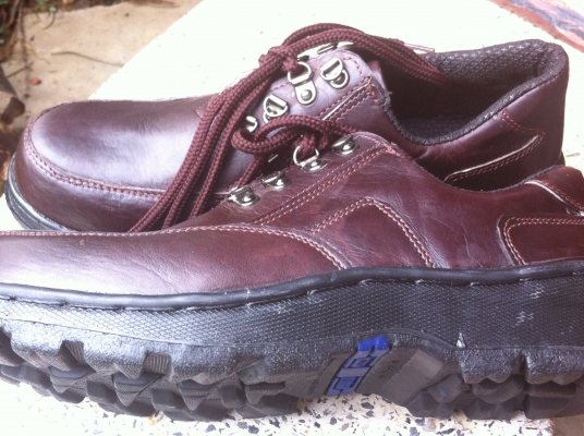 รองเท้าเซฟตี้หนังแท้ ของอิตาลี เบอร์ 42 ของใหม่สวยมากดูสภาพเรียบร้อย