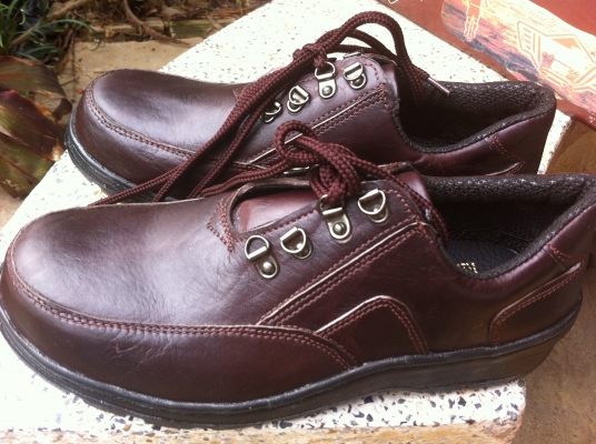 รองเท้าเซฟตี้หนังแท้ ของอิตาลี เบอร์ 42 ของใหม่สวยมากดูสภาพเรียบร้อย
