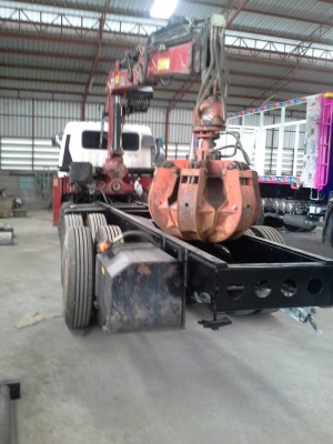 ขายรถ 12 ล้อ 2 เพลา,ติดเครนขยุ้มเหล็ก,,ขนาด 7 ตัน,,หมุนได้,,