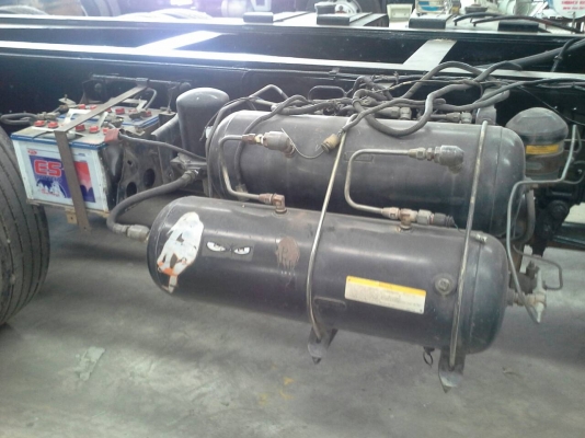 ขายรถ 12 ล้อ 2 เพลา,ติดเครนขยุ้มเหล็ก,,ขนาด 7 ตัน,,หมุนได้,,