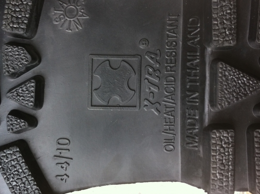 รองเท้าเซฟตี้หนังแท้สีขาว ของ เบอร์ 44 ของใหม่ กันลื่น ของตกใส่ และความร้อน สวยมากดูสภาพเรียบร้อย