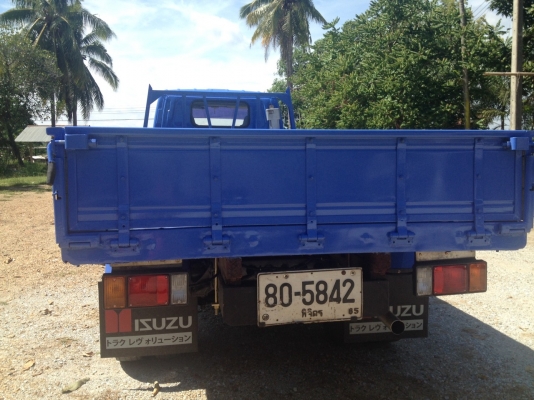 ISUZU NKR110  ปั้มใหญ่รถห้างแท้ สีใหม่ รถพร้อมใช้งาน