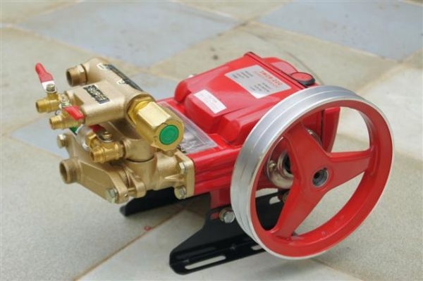 ขายเครื่องฉีดน้ำ3สูบแรงดันสูง ชุดที่3มีมา5ตัว