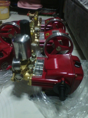 ขายเครื่องฉีดน้ำ3สูบแรงดันสูง ชุดที่3มีมา5ตัว ขายเครื่องฉีดน้ำ3สูบแรงดันสูง ชุดที่3มีมา5ตัว