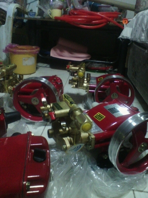 ขายเครื่องฉีดน้ำ3สูบแรงดันสูง ชุดที่3มีมา5ตัว ขายเครื่องฉีดน้ำ3สูบแรงดันสูง ชุดที่3มีมา5ตัว