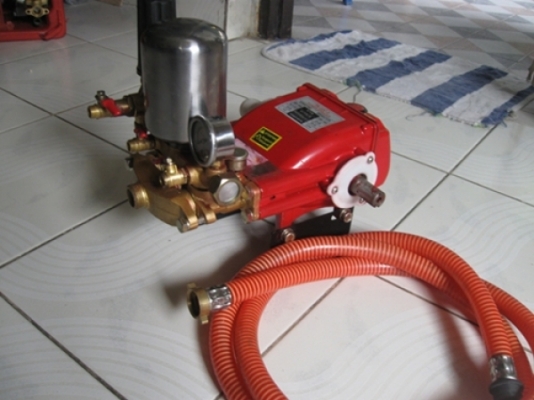 ขายเครื่องฉีดน้ำ3สูบแรงดันสูง ชุดที่3มีมา5ตัว ขายเครื่องฉีดน้ำ3สูบแรงดันสูง ชุดที่3มีมา5ตัว