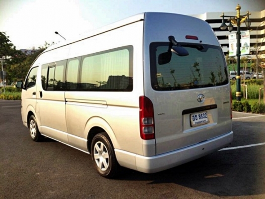 ขาย Toyota Commuter 2.5 D4D  สีเทา หลังคาสูง ปี 2010 ครับ