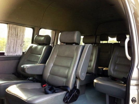 ขาย Toyota Commuter 2.5 D4D  สีเทา หลังคาสูง ปี 2010 ครับ