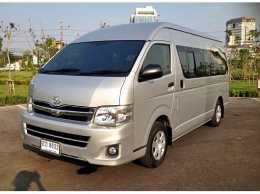 ขาย Toyota Commuter 2.5 D4D  สีเทา หลังคาสูง ปี 2010 ครับ