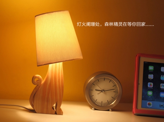 โคมไฟตั้งโต๊ะไม้รูปแมว