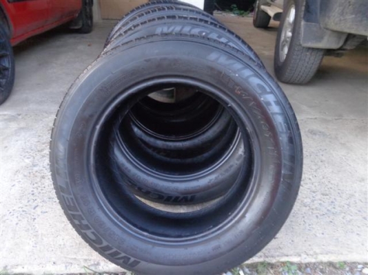 ขายยางมิชลิน 215/60 r16   ปี08  4เส้นดอกเต็ม 3,000