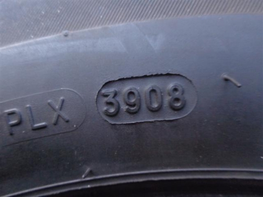ขายยางมิชลิน 215/60 r16   ปี08  4เส้นดอกเต็ม 3,000