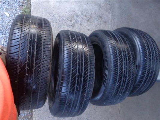 ขายยางมิชลิน 215/60 r16   ปี08  4เส้นดอกเต็ม 3,000