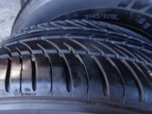 ขายยางมิชลิน 215/60 r16   ปี08  4เส้นดอกเต็ม 3,000