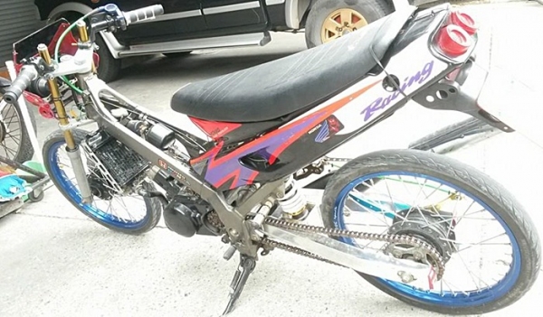 Dash แว๊นซ์ๆภายนอกในเดิม Dash แว๊นซ์ๆภายนอกในเดิม