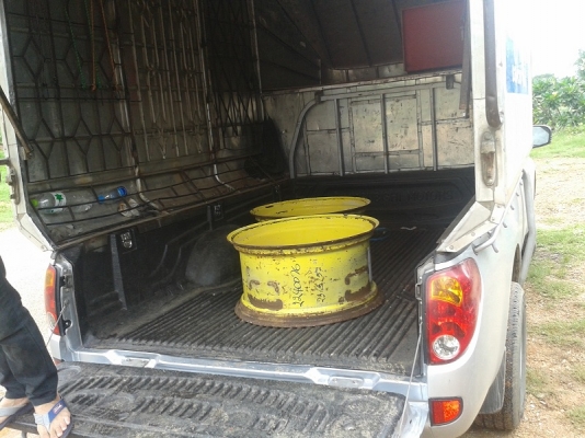 ขายแล้ว ส่งต่อจ.ภูเก็ตครับ กระทะล้อรถไถฟอร์ดแท้ติดรถ(เก่านอก) หน้าขอบ 24"X12" ใส่ยาง14.9-24 / 13.6-24