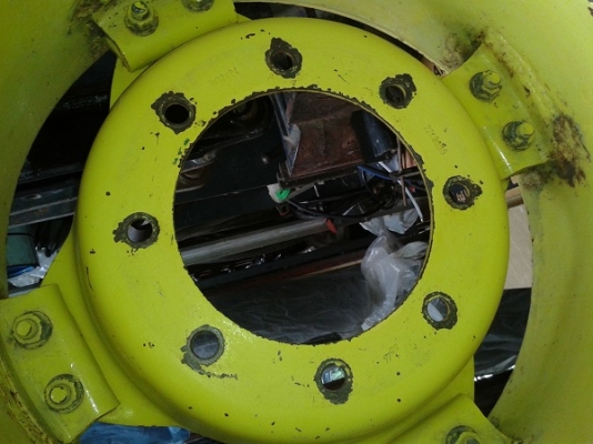 ขายแล้ว ส่งต่อจ.ภูเก็ตครับ กระทะล้อรถไถฟอร์ดแท้ติดรถ(เก่านอก) หน้าขอบ 24"X12" ใส่ยาง14.9-24 / 13.6-24