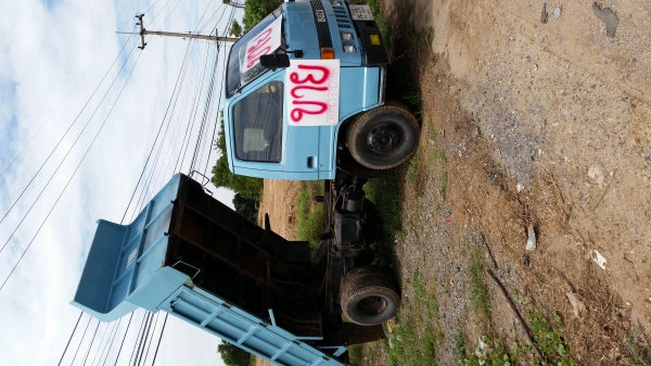 ขายรถ๖ล้อดั้มราคาลดเหลือ 270000บาท