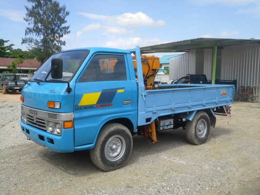 ขาย 4 ล้อกลาง ติดเครน ขาย 4 ล้อกลาง ติดเครน