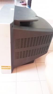 ทีวีสีจอแบน 21 นิ้ว ยี่ห้อ LG สภาพดีสีจอชัดเดิมๆ มีรีโมทครบ ผมซื้อเครื่งใหม่เลยขาย