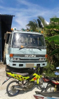 รถเทเลอร์ท้ายเป็ด ยี่ห้ออีซูซุ ขนาด 195 แรงม้า เกียร์กระแทก รถปี95 รถเทเลอร์ท้ายเป็ด ยี่ห้ออีซูซุ ขนาด 195 แรงม้า เกียร์กระแทก รถปี95