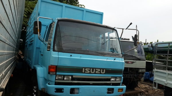 ขาย10ล้อ อีซูซุร๊อคกี้นางฟ้า เครื่อง 6HE1 195แรงม้า 1เพลา เบรคจิฟฟี่ พวงมาลัยพาวเวอร์ กระบะ3มิตร ลอนเฉียง ยาว6เมตร รถออกห้างแท้ๆ ยางดี10เส้น สภาพสวย พร้อมใช้มาก ตอนนี้ กำลังทีสีหัวอยู่ ขาย10ล้อ อีซูซุร๊อคกี้นางฟ้า เครื่อง 6HE1 195แรงม้า 1เพลา เบรคจิฟฟี่ พวงมาลัยพาวเวอร์ กระบะ3มิตร ลอนเฉียง ยาว6เมตร รถออกห้างแท้ๆ ยางดี10เส้น สภาพสวย พร้อมใช้มาก ตอนนี้ กำลังทีสีหัวอยู่